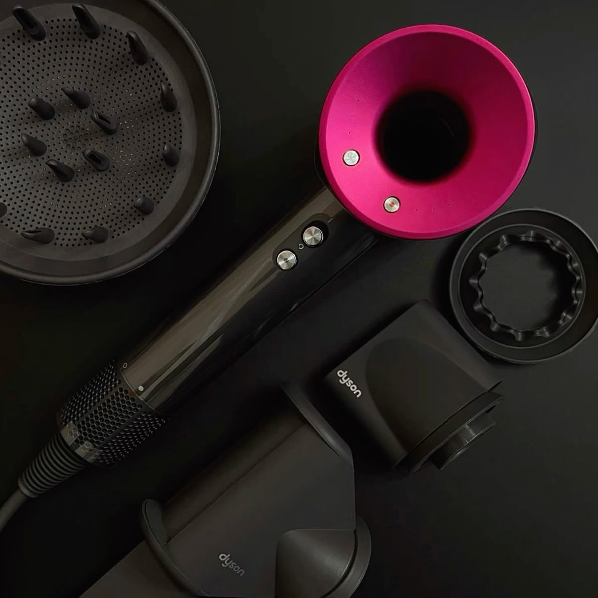 Secador iónico tipo dyson con accesorios