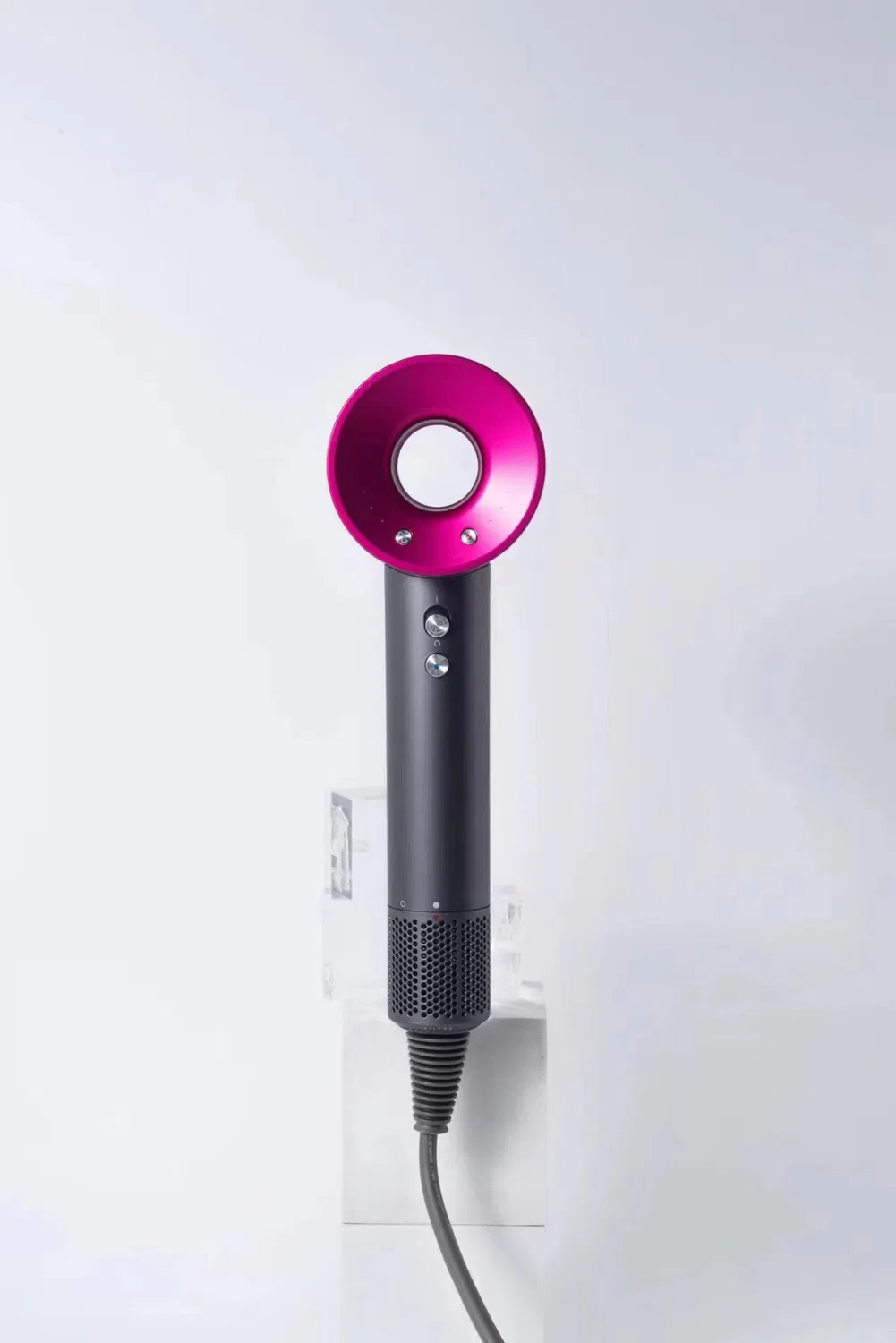 Secador iónico tipo dyson con accesorios