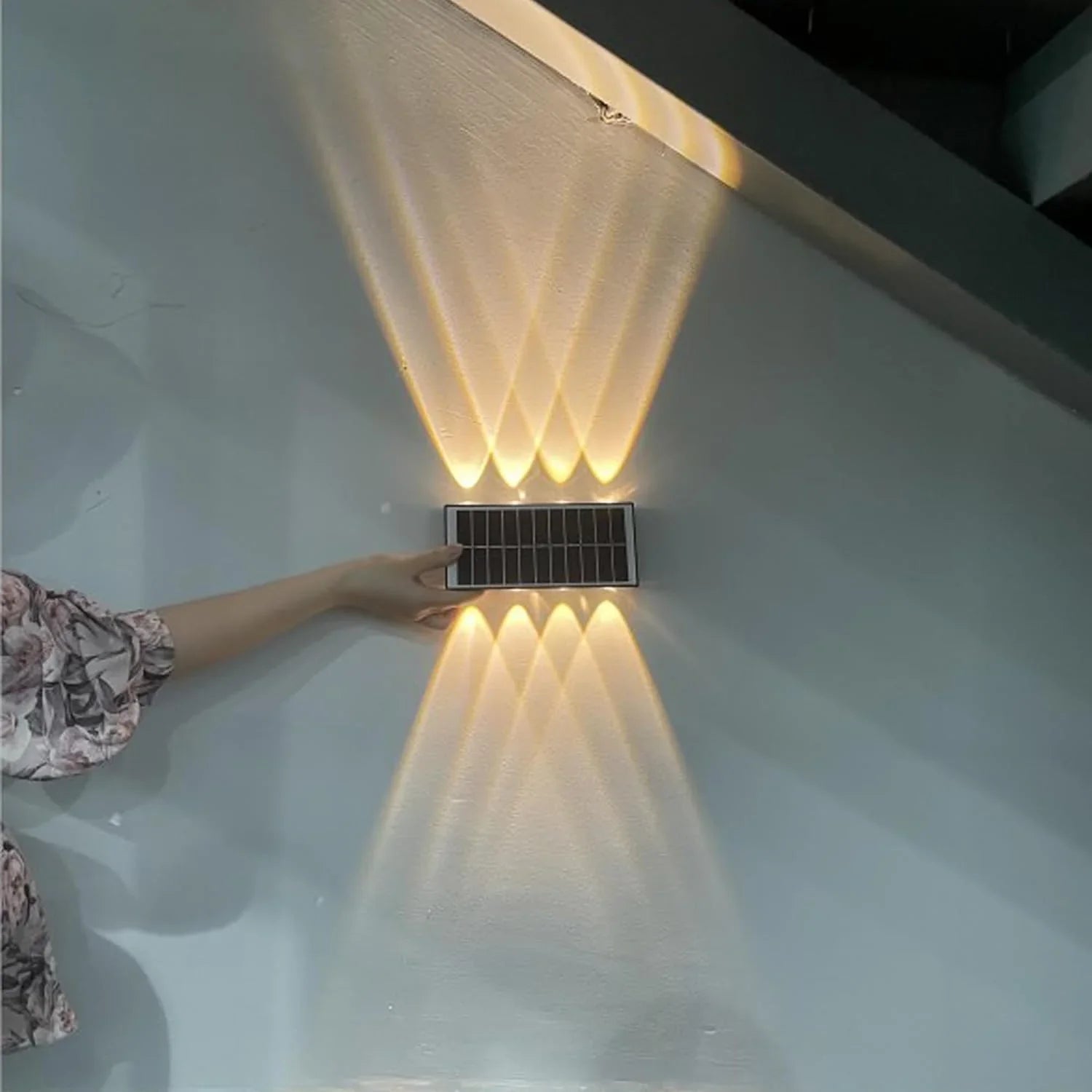 Lámpara Solar de Pared Exterior con Doble Iluminación – 8 LED