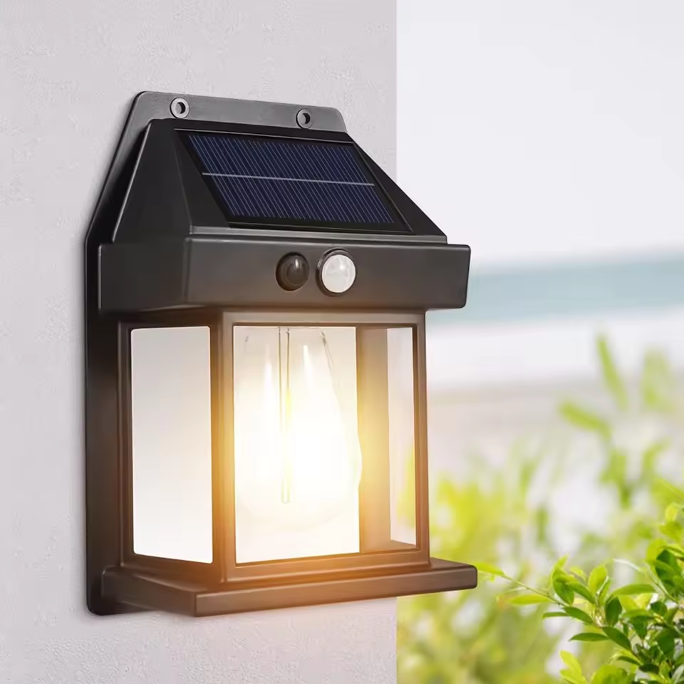 Lámpara Solar de Pared con Sensor – Resistente al Agua y con 3 Niveles de Luz